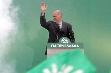 Ανεβάζει τους τόνους της προεκλογικής αντιπαράθεσης με τη ΝΔ ο Γιώργος Παπανδρέου