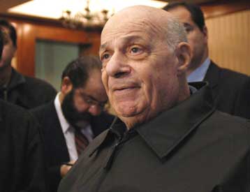 Παράπονα για παραγκωνισμό του από τον Ταλάτ εκφράζει ο Ραούφ Ντενκτάς