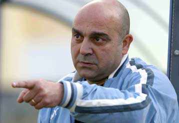 Τον Χατζάρα θέλει στον πάγκο του Αρη ο Παπαηλιόπουλος