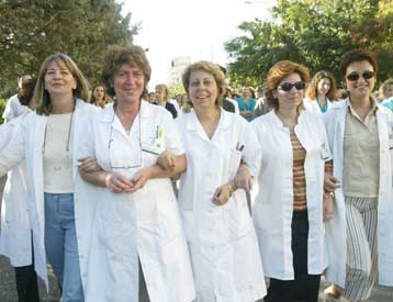 Καταβολή δεδουλευμένων εντός των ημερών σε γιατρούς και νοσηλευτικό προσωπικό