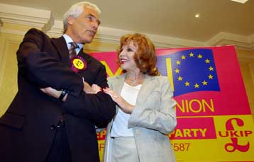 Ώρα ευρωεκλογών την Πέμπτη για τους πολίτες της Ολλανδίας και της Βρετανίας