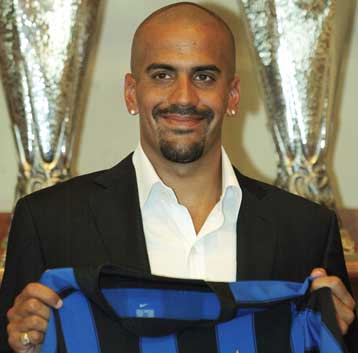 Τον Βερόν παρουσίασε επισήμως η Ίντερ-Δεν αποτελώ… προάγγελο του Μαντσίνι, είπε