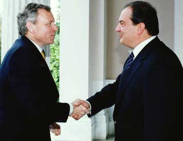 Διαψεύδει η κυβέρνηση τα περί αποστολής ελληνικής στρατιωτικής δύναμης στο Ιράκ