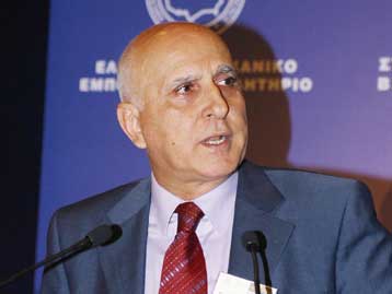 Διαψεύδονται οι πληροφορίες για παραπομπή της Ελλάδας για το θέμα των συμβασιούχων