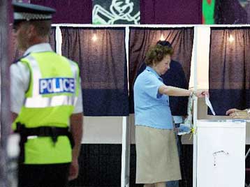 «Χαστούκι» στις κυβερνήσεις Ολλανδίας και Βρετανίας από τις ευρωεκλογές