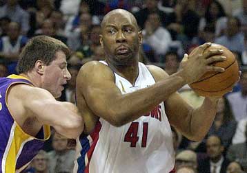 Η άμυνα του Ντιτρόιτ «ταπείνωσε» τους Λέικερς στον 3ο τελικό του ΝΒΑ