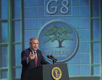 Δεν αναμένει την ανάπτυξη στρατευμάτων του ΝΑΤΟ στο Ιράκ ο Τζ.Ο.Μπους