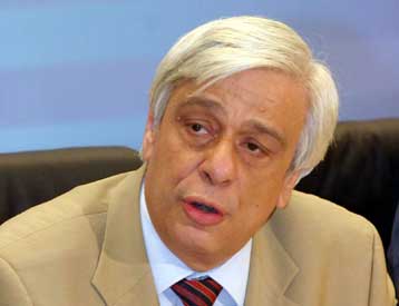 Δεν αφορούν τη συνταγματικότητα τα ερωτήματα του ΣτΕ για τους συμβασιούχους, λέει ο ΥΠΕΣ