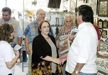 Πολιτικό είναι το ζήτημα της ακρίβειας, υπογραμμίζει η Αλ.Παπαρήγα από το Περιστέρι