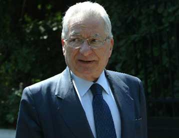 Αντίθετα τέσσερα κράτη-μέλη σε ενισχυμένη δικαιοδοσία της Κομισιόν για τα ελλείμματα