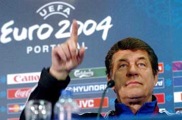 «Πυρετώδης» αντίστροφη μέτρηση για την εθνική εν όψει πρεμιέρας EURO 2004