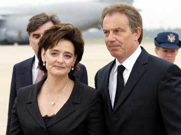 Τρίτο κόμμα στις τοπικές εκλογές οι Εργατικοί στη Βρετανία – Ισχυρές πιέσεις στον Μπλερ