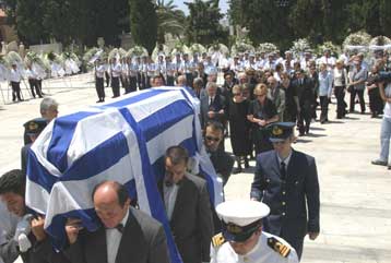 Το «τελευταίο αντίο» από τον πολιτικό κόσμο της χώρας στον Ξενοφώντα Ζολώτα