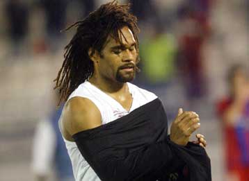 «Διαζύγιο» Καρεμπέ-Ολυμπιακού ανακοίνωσε ο μάνατζερ του Γάλλου