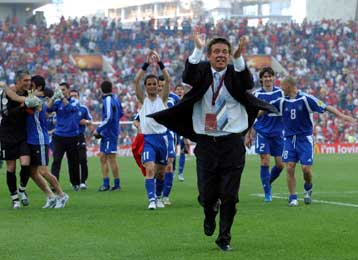 Σημαίες στα ελληνικά μπαλκόνια θέλει ο Ρεχάγκελ-Δικαιωθήκαμε, λέει ο Ομοσπονδιακός