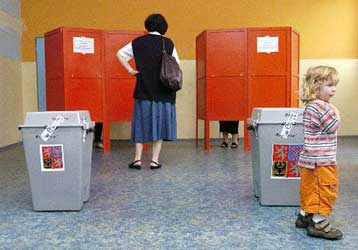 Στις κάλπες την Κυριακή εκατομμύρια ψηφοφόροι στην Ευρωπαϊκή Ένωση