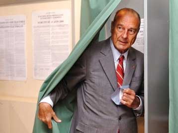 Μεγάλη ήττα του Ζακ Σιράκ δείχνουν τα exit polls στη Γαλλία