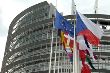 Το Ευρωπαϊκό Λαϊκό Κόμμα αναδεικνύεται πρώτη δύναμη στο Ευρωκοινοβούλιο