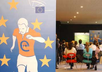 Η αποχή και οι ευρωσκεπτικιστές πρωταγωνιστούν στα πρωτοσέλιδα του ευρωπαϊκού Τύπου