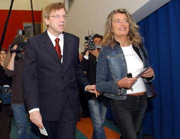 «Όχι» από το ΕΛΚ στην υποψηφιότητα του Γκι Φέρχοφστατ για την προεδρία της Κομισιόν