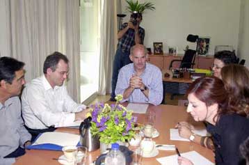 Οι αποκλεισμοί και όχι η συμμετοχή το πρόβλημα του ΠΑΣΟΚ, σημείωσε ο Γ.Παπανδρέου