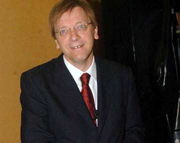 Στήριξη Σιράκ και Σρέντερ στην υποψηφιότητα Φέρχοφστατ για την προεδρία της Κομισιόν