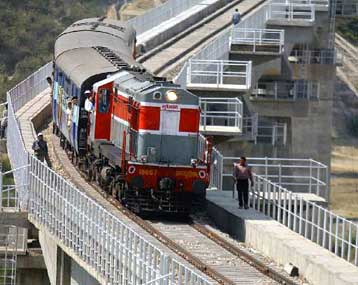 Πολύνεκρο δυστύχημα στην Ινδία από εκτροχιασμό τρένου