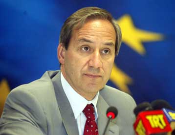 Ελάχιστες ή και μηδενικές αυξήσεις στα τιμολόγια των ΔΕΚΟ ζήτησε ο Γ.Αλογοσκούφης