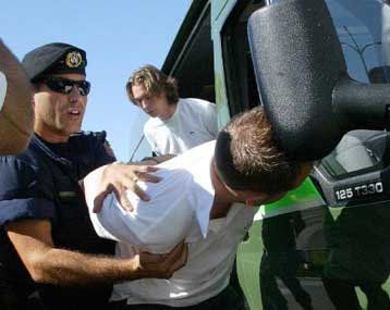 Ακόμα 20 συλλήψεις Αγγλων χούλιγκαν στην πόλη Αλγκάρβε