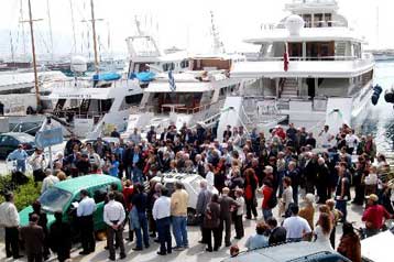 «Όχι» του ΥΠΕΧΩΔΕ στην περιβαλλοντική μελέτη για τη Μαρίνα Ζέας