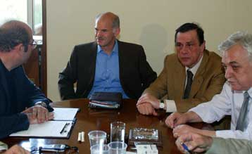 Αρχισε τις επαφές για τη σύνθεση των νέων οργάνων του ΠΑΣΟΚ ο Γιώργος Παπανδρέου