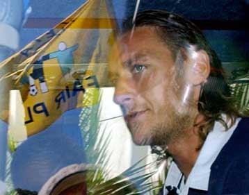 Τρεις αγωνιστικές στον Τότι από την UEFA-Έχει μετανιώσει, λέει ο Τραπατόνι