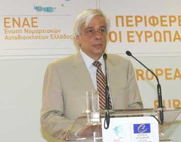 Δεσμεύσεις Παυλόπουλου για απόδοση των θεσμοθετημένων πόρων στις νομαρχίες