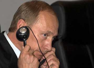 Το Κρεμλίνο θα επιχειρήσει να αποτρέψει χρεωκοπία της Yukos, διαβεβαιώνει ο Πούτιν