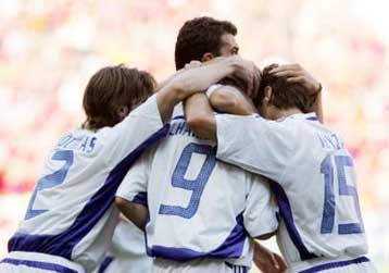 Ύμνοι για Ρεχάγκελ και Έλληνες διεθνείς από τον ευρωπαϊκό Τύπο