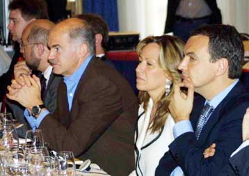 Η υποψηφιότητα Σημίτη εξαρτάται από το Ευρωπαϊκό Λαϊκό Κόμμα, εκτιμά ο Γ.Παπανδρέου