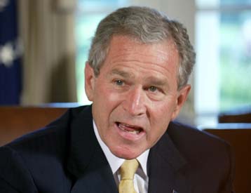 Επιμένει ο Μπους ότι υπάρχει σχέση μεταξύ Σαντάμ και Αλ Κάιντα