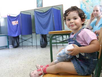 Μικρότερη η «ψαλίδα» μεταξύ ΝΔ και ΠΑΣΟΚ στην ευρωψήφο των Ελλήνων του εξωτερικού