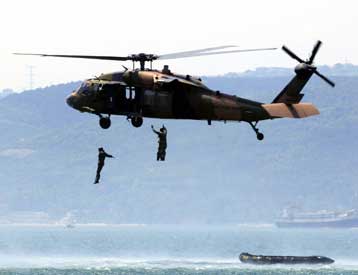 Διαξιφισμοί κυβέρνησης και ΠΑΣΟΚ για πληροφορίες περί παραβίασης του εναέριου χώρου