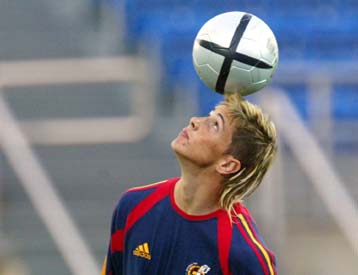 Η Ισπανία δεν είναι ανίκητη λέει ο Κοστίνια – Σίγουρα στους «8» απαντούν Λούκε και Τόρρες