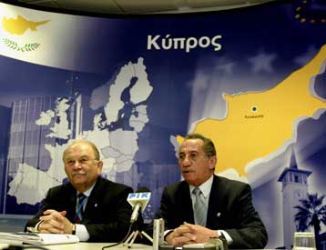 Απρόθυμος για «πόλεμο επιστολών» με τον Ανάν δηλώνει ο Τάσσος Παπαδόπουλος