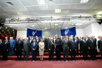 Η ΕΕ χαιρετίζει τη συμφωνία για το Σύνταγμα – «Αγκάθι» η προεδρία της Κομισιόν