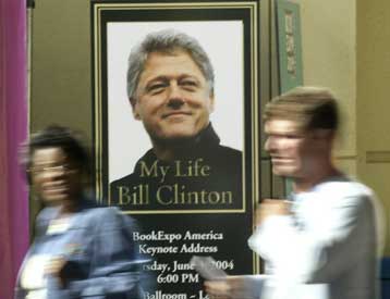 Στα άσχημα παιδικά χρόνια αποδίδει ο Κλίντον τη σχέση του με τη Λεβίνσκι