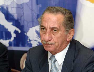 Να εξετασθεί η συμβατότητα του σχεδίου Ανάν με το Ευρωσύνταγμα ζήτησε ο Τ.Παπαδόπουλος