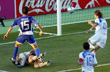 Αποδείξαμε ότι υπάρχει ποδόσφαιρο στην Ελλάδα, τονίζει ο Βρύζας