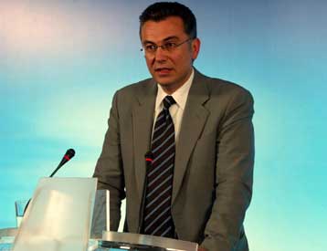 Ανοιχτό το ενδεχόμενο για την κυβέρνηση να προτείνει Σημίτη για πρόεδρο της Κομισιόν