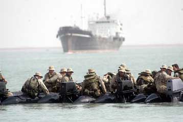 Ιρανικό μπλόκο σε τρία βρετανικά πολεμικά σκάφη στον Περσικό Κόλπο