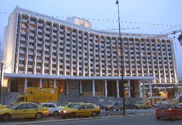 Δεν υπάρχει σχέδιο πώλησης του Χίλτον, τονίζει ο Γιάννης Κωστόπουλος