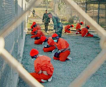 Ξανά στο στόχαστρο για βασανισμούς στο Γκουαντάναμο ο Ντόναλντ Ράμσφελντ