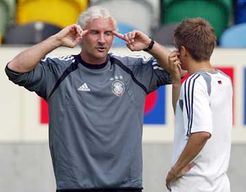 Τρεις ομάδες για μια θέση από τον δ όμιλο, Τσεχία-Γερμανία και Ολλανδία-Λετονία